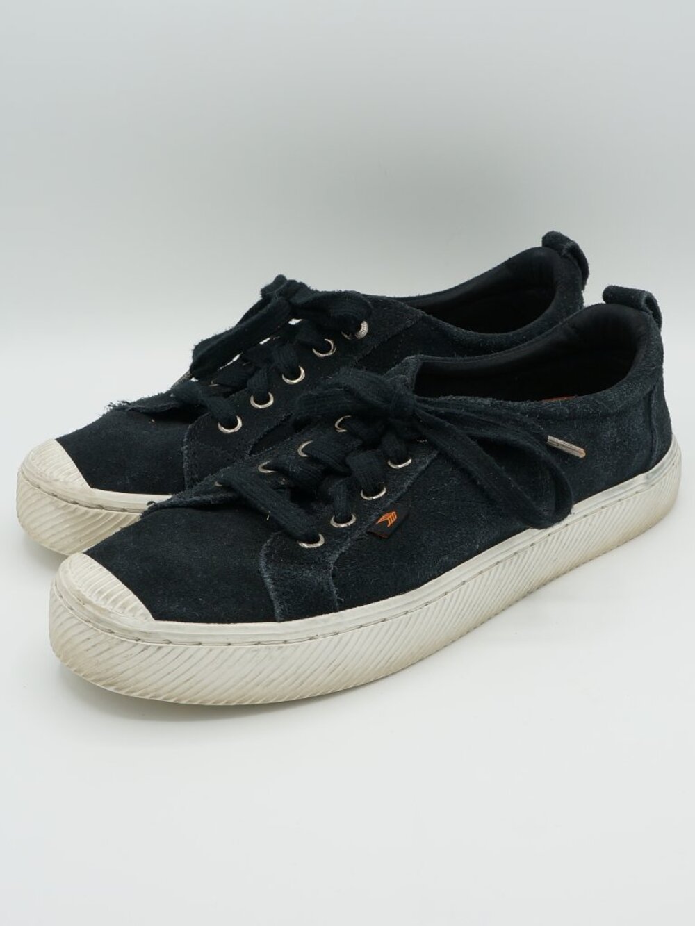 Cariuma OCA Low Black Suede Sustainable Sneakers Women's Size 9 (Men's 7.5)